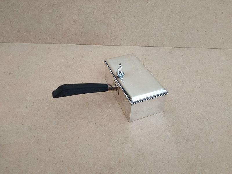 Boite en métal argenté