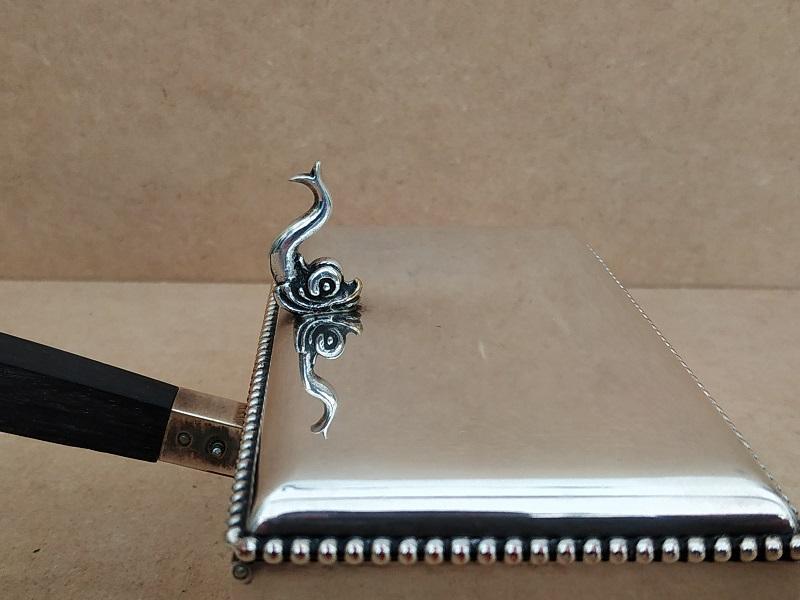 Boite en métal argenté