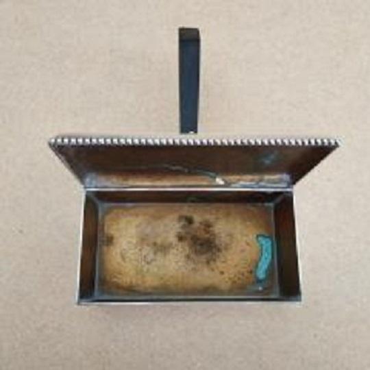 Boite en métal argenté