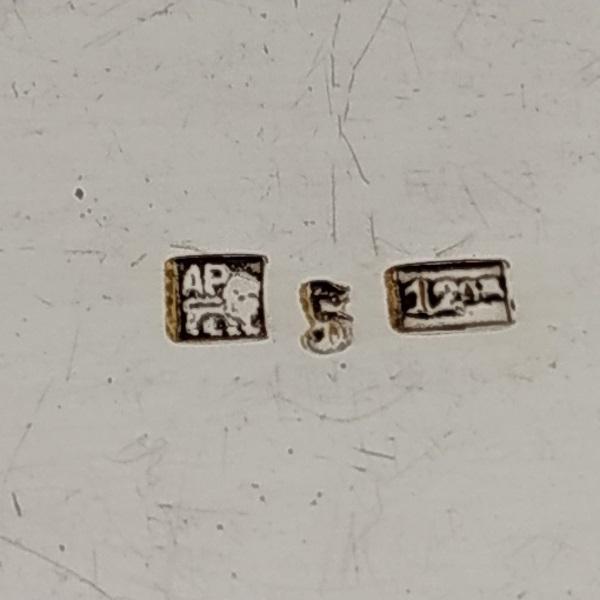 Boite en métal argenté