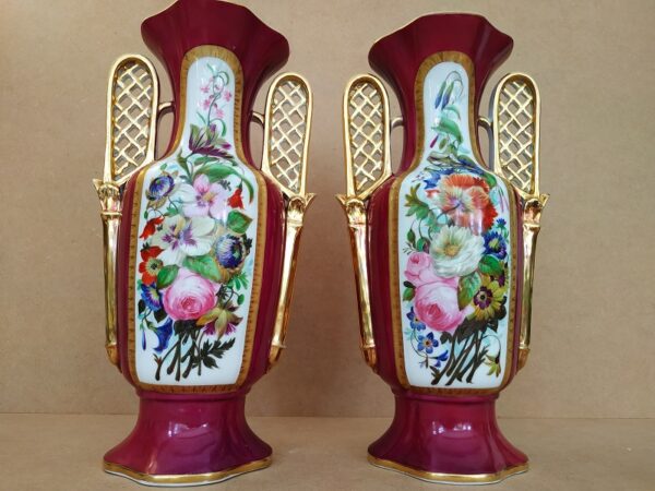 paire de vases en porcelaine