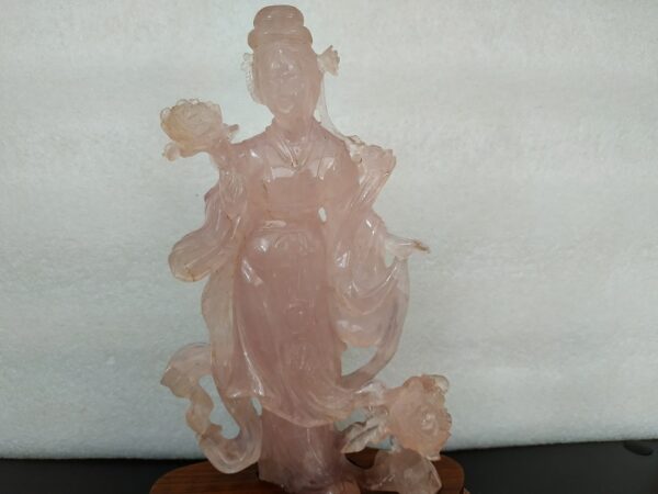 statuette en quartz rose