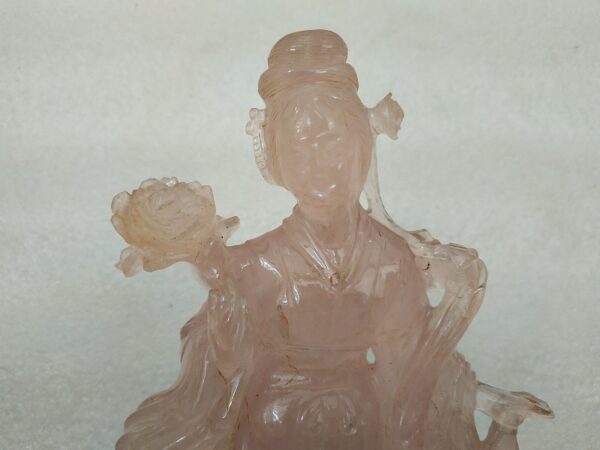 statuette en quartz rose