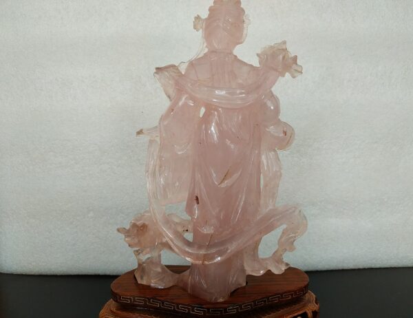 statuette en quartz rose