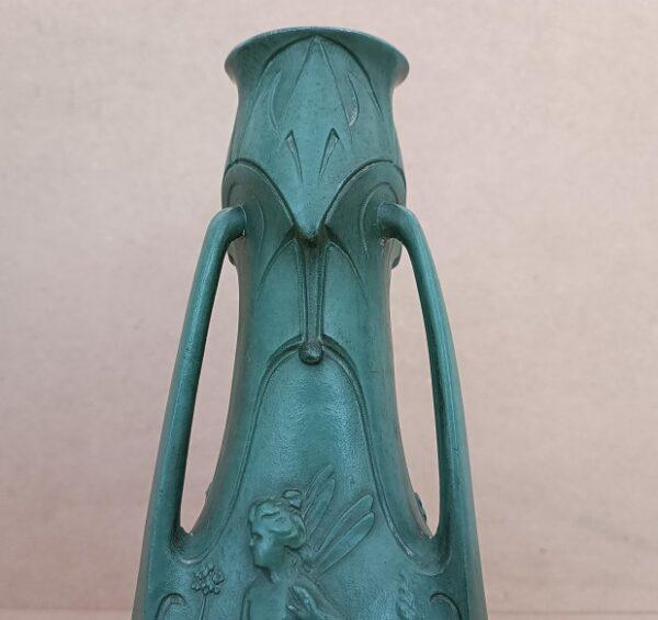 vase art nouveau signé jean garnier en régule patiné vert