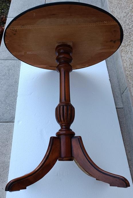 guéridon en bois marqueté à décor floral