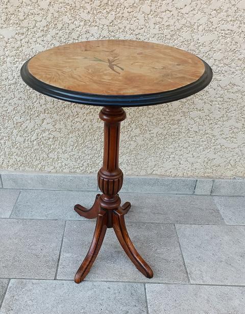 guéridon en bois marqueté à décor floral