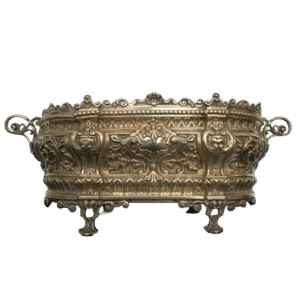 jardinière en laiton repoussé vers 1900