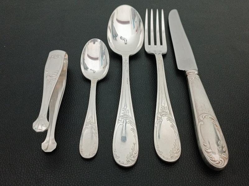 ménagère en métal argenté 51 pièces de style louis xv