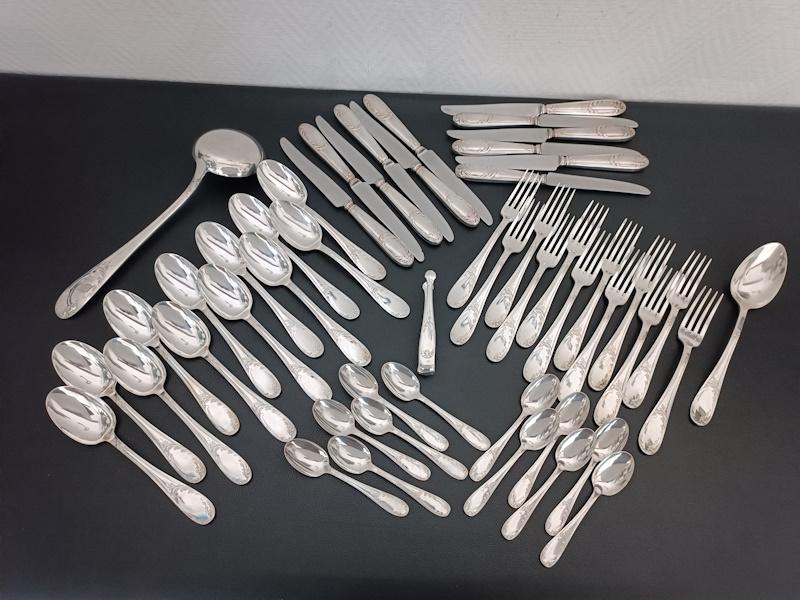 ménagère en métal argenté 51 pièces de style louis xv