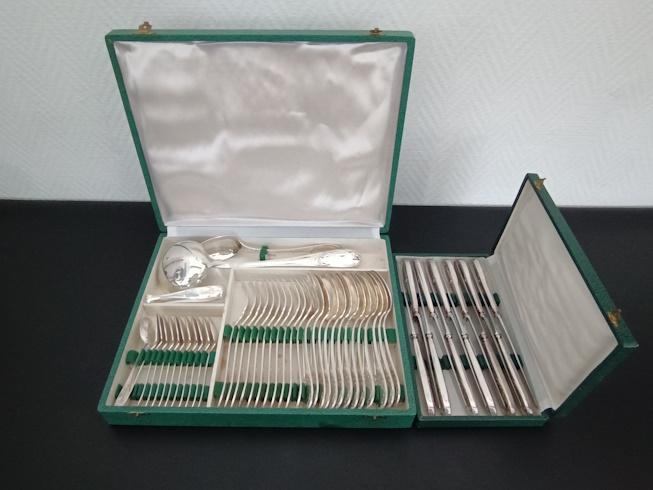 ménagère en métal argenté 51 pièces de style louis xv