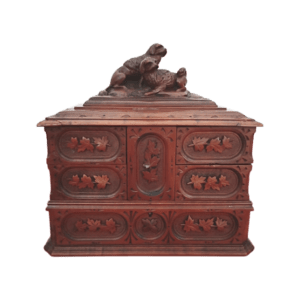 boite à bijoux en bois sculpté dans le goût forêt noire