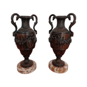 paire de vases en régule de style louis xvi