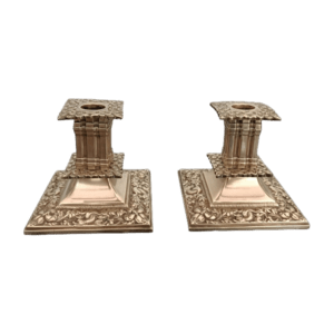 paire de petits flambeaux en bronze doré